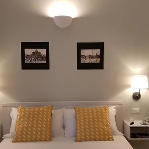  Bed & Breakfast Roman Suite Guest House